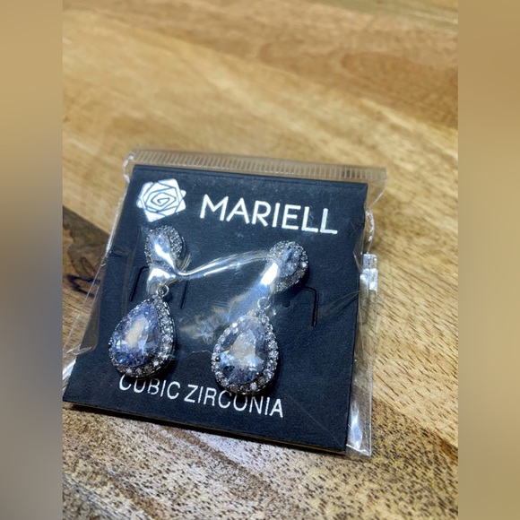 V-Neck Floor-length Wedding Dress - Picture 9 of 9